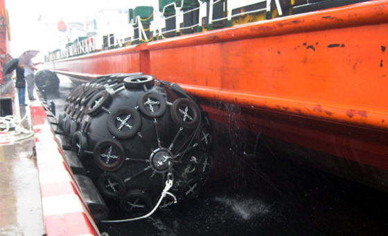 Esplosione Marine Floating Pneumatic Rubber Fenders del cuscino ammortizzatore dell'imbracatura di tenuta dell'aria anti