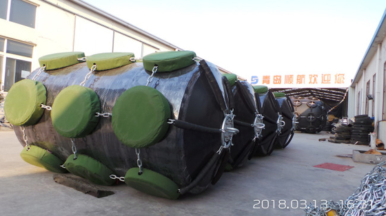 Spruzzi EVA Foam Fender Floating Cell che ricoprente Polyure variopinto spedisce il tipo a catena