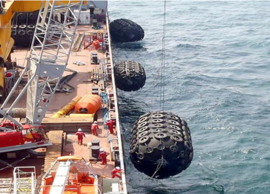 Cuscini ammortizzatori di gomma gonfiabili del cuscino ammortizzatore 0.05mpa della barca di protezione di Platfprm dell'oceano per i bacini